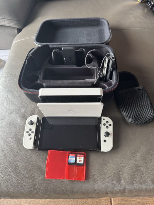 Nintendo Switch + 2 gry