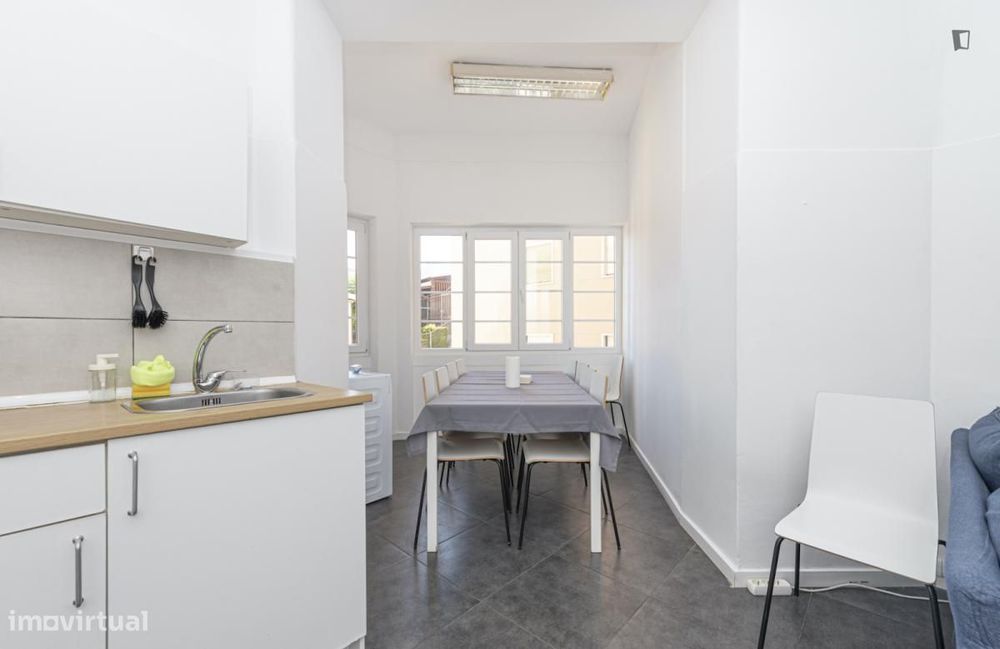 Quarto - localizado em Alameda Lisbon