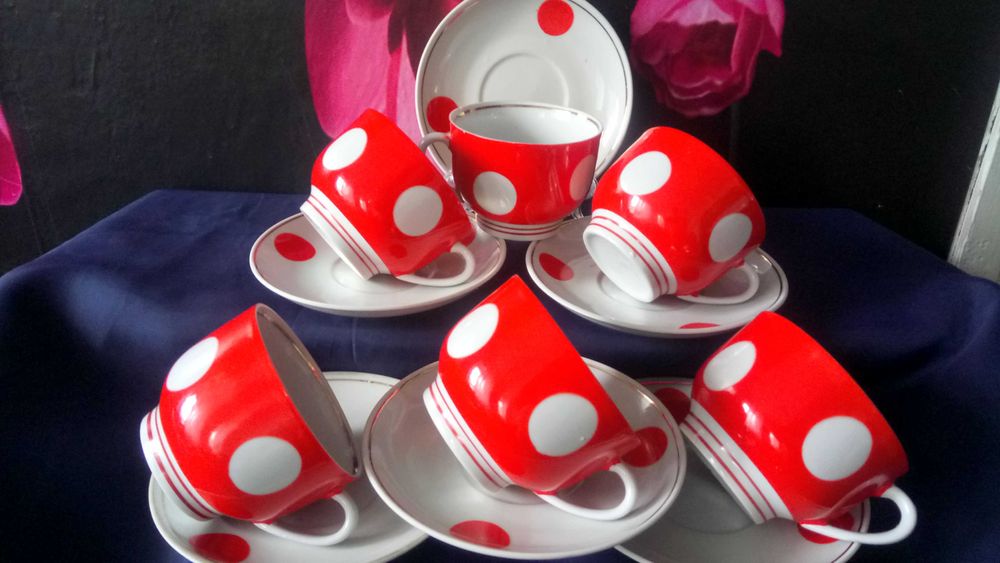 Фарфоровая посуда "Горох"(чайнички, сахарницы, чашки).