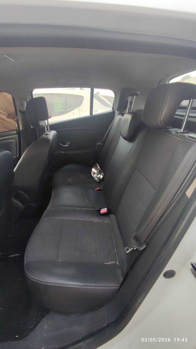 Vende-se carro Batido/ partes (peças) Megane cor Branca 2012