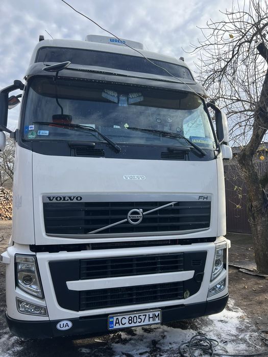 Тягач VOLVO FH13 2012р Напівпричіп шмітз 2017тз 2017