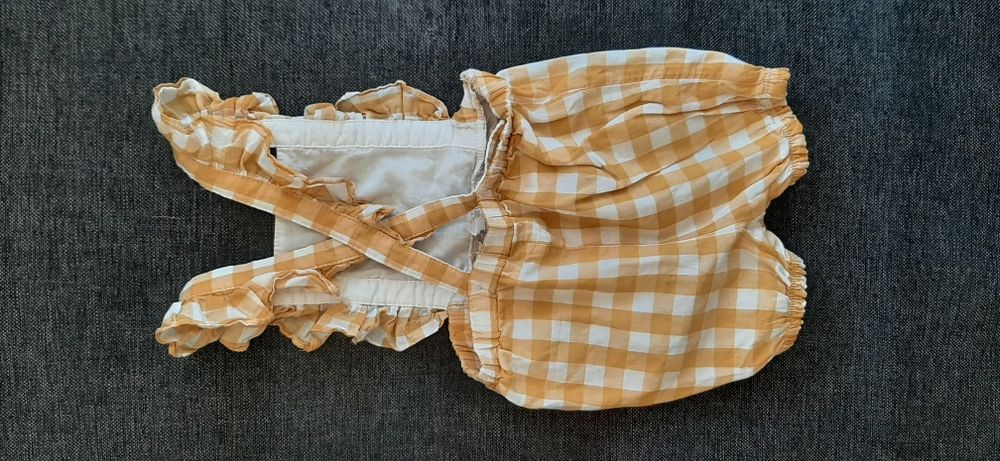 Rampers na szelkach z falbanką w kratkę Carter's, rozm. 74, stan bdb