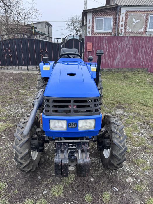 Трактор Донфенг 244