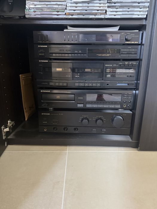 Aparelhaguem pioneer com 3 colunas tudo a funçionar perfeitamente.