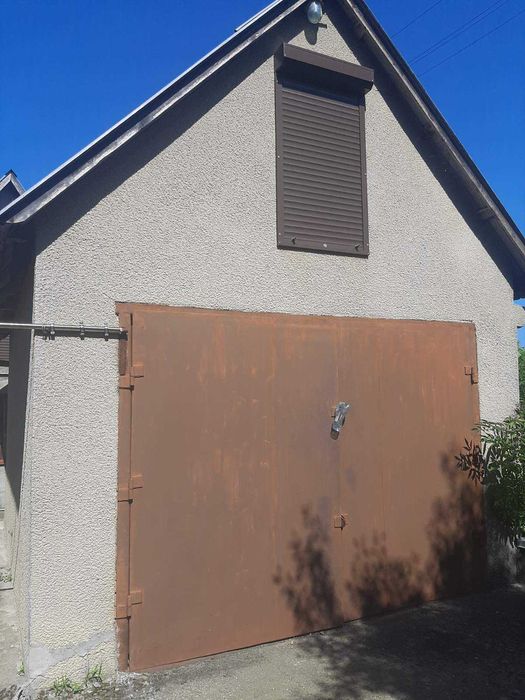 Продається капітальний будинок в 5 хвилинах від міста