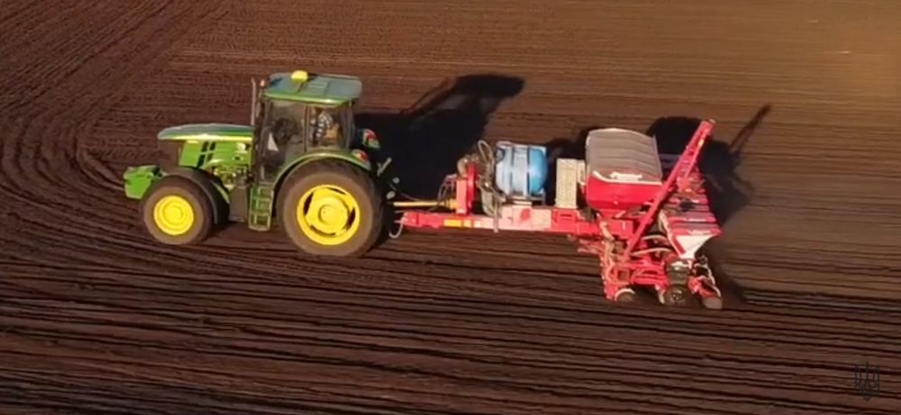 Трактор John Deere 6135B
