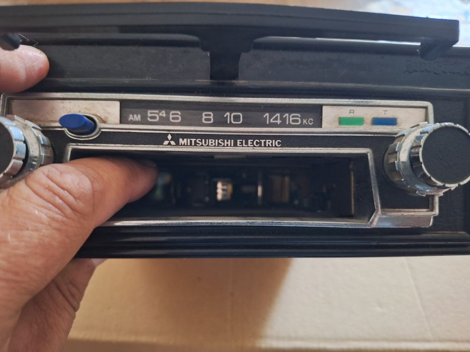 Radio mitsubishi z roku 1970  na duże kasety  dla konesera
