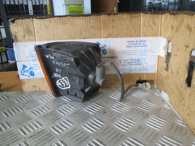 Pisca frente esquerdo VOLKSWAGEN Passat (32B)