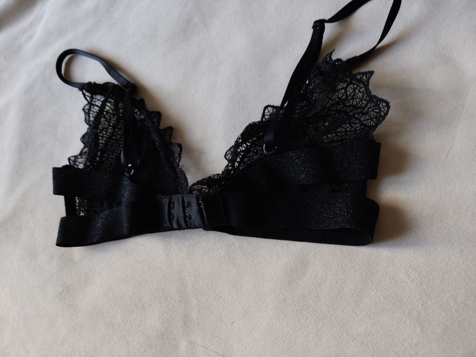 Calvin Klein biustonosz czarny z koronką M 38. Czarny stanik paseczki
