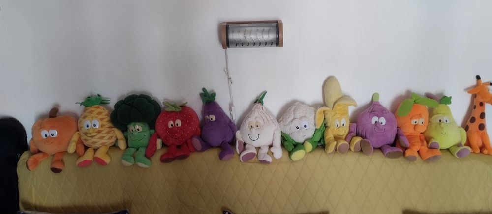 Peluches frutas e animais