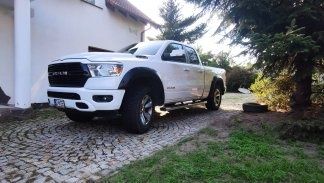 Dodge RAM 1500 HEMI 5,7 4WD-auto 5 generacja V