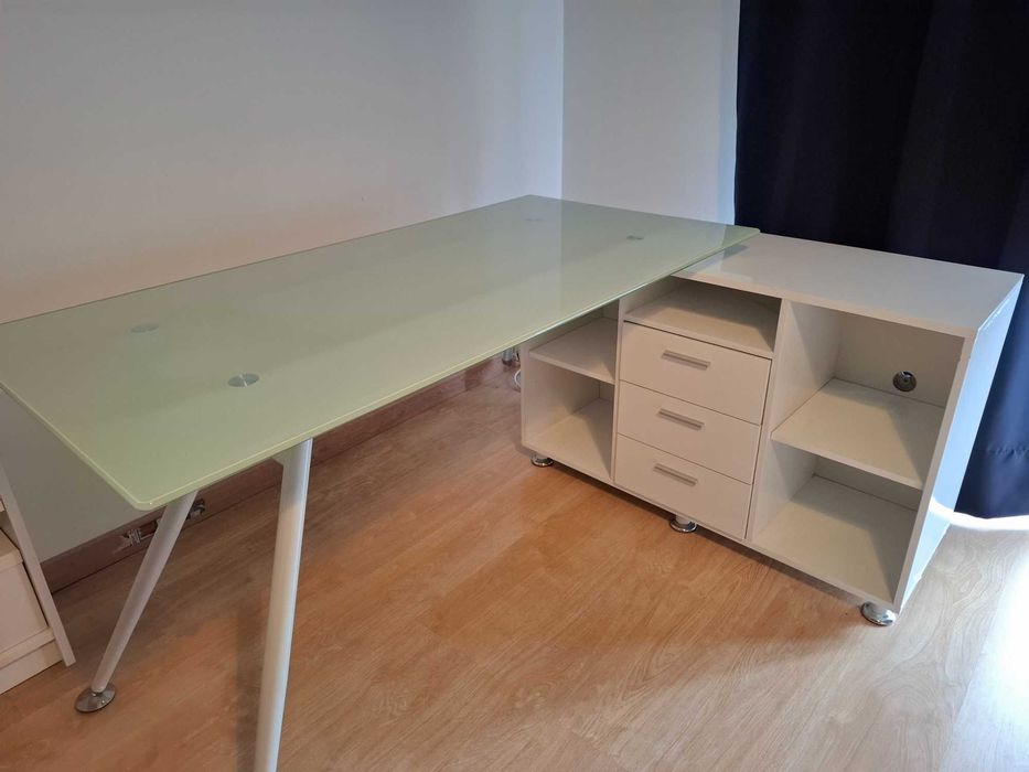 Secretária com tampo de vidro