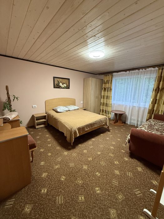 Здається садиба “Під лісом у Гіда!