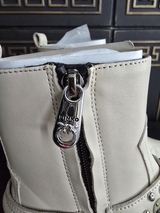 Beżowe kowbojki Pinko