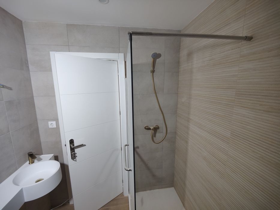 Serviços canalizações e eletricidade