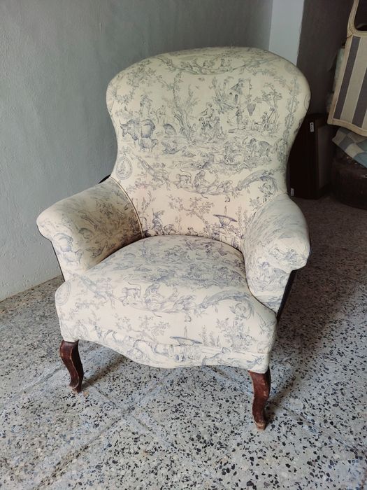 Poltrona Clássica Vintage Estampada Toile de Jouy