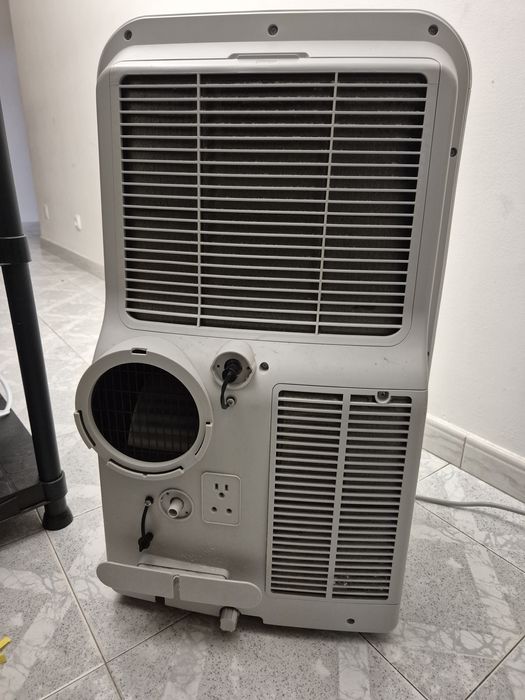 Ar Condicionado Portátil BECKEN BAC4255 (23 m² - 12000 BTU - Branco)