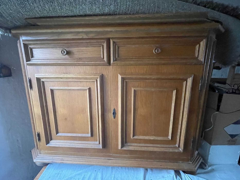 Stara komoda w dobry stanie
