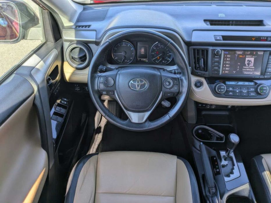 Toyota RAV4 XLE      2019