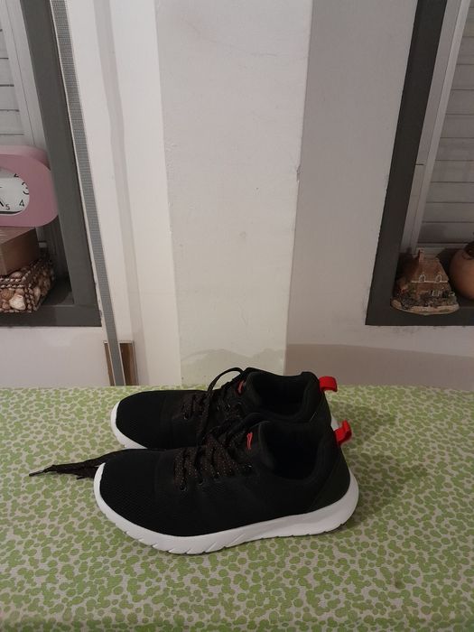 Vendo Sapatilhas muito bonitas como novas