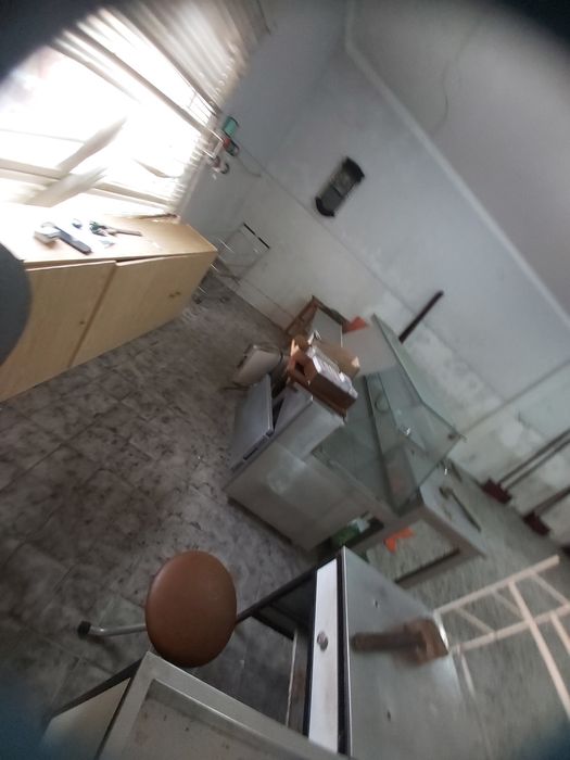 Vitrine,  mesas e cadeiras