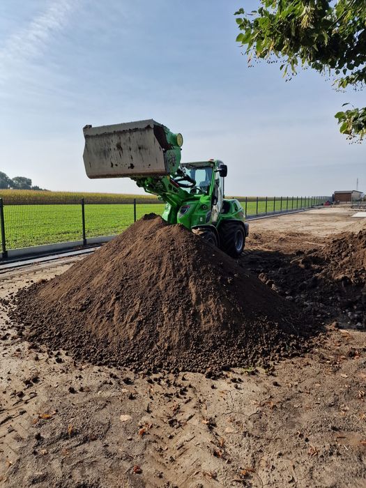 Przesiewanie ziemi u klienta