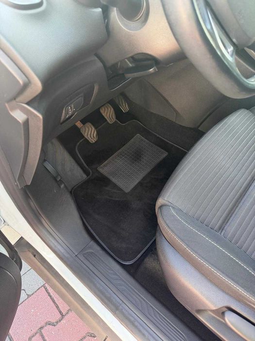 Vendo RENAULT SCÉNIC 7 lugares, excelente estado.