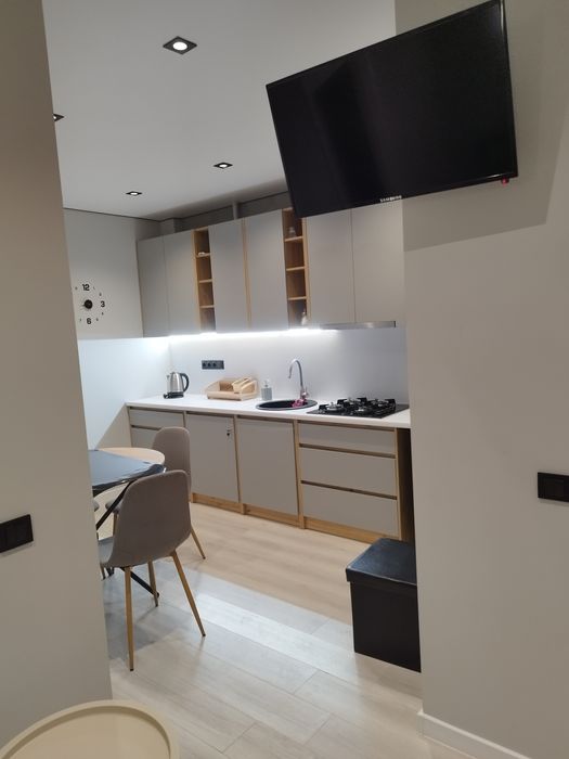 !! Вільно !!ЦЕНТР!!Паркінг!!2 кімнатна євро..Вільно з 26 січня 2026 р