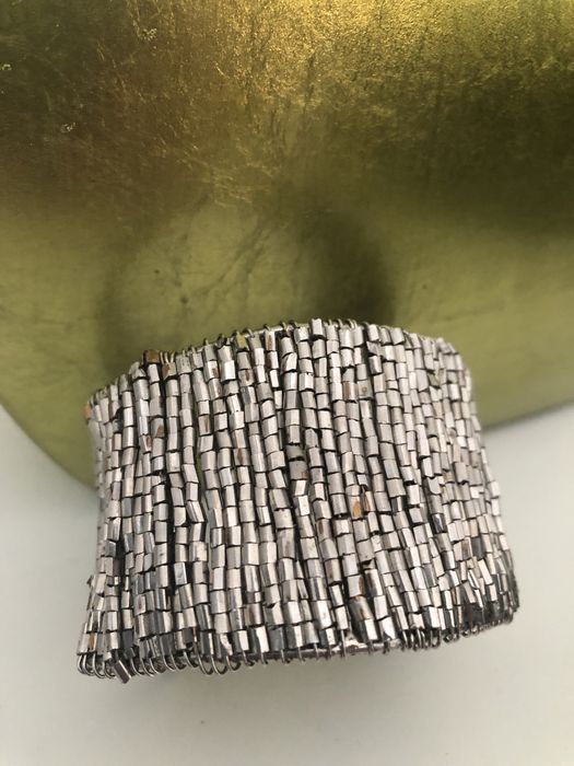 Pulseira miçangas prateadas