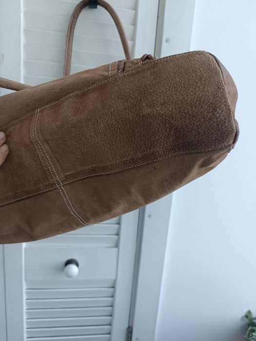 Сумка из натуральной замши, требует чистки.