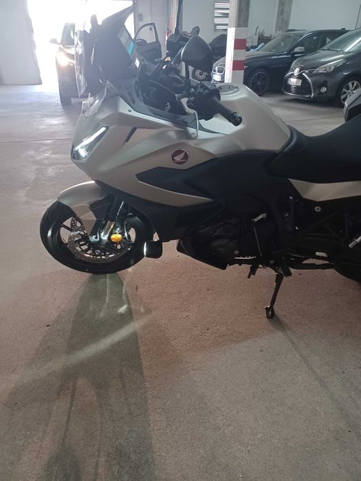 Moto Honda NT 1100 de Março 2025