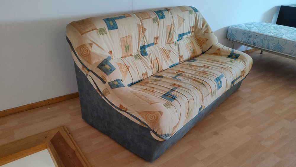 Sofá em tecido com 3 lugares, estilo moderno