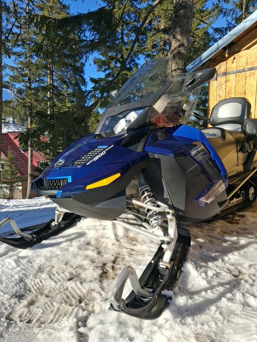 Снігохід  BRP ski-doo grand touring  1200 4-tec