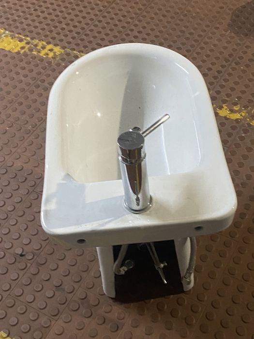 Bidé com a Torneira incluida
