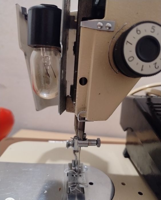 Maszyna do szycia Predom 466