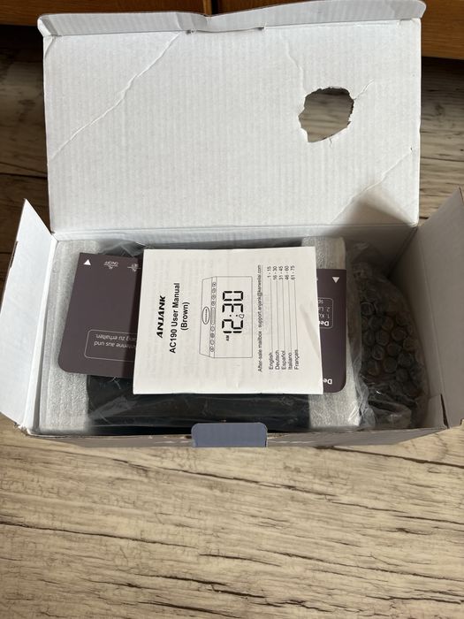 ANJANK Cyfrowy budzik radiowy z bezprzewodowym ładowaniem