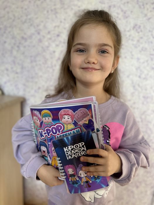 Альбоми з іграми на липучках K-POP