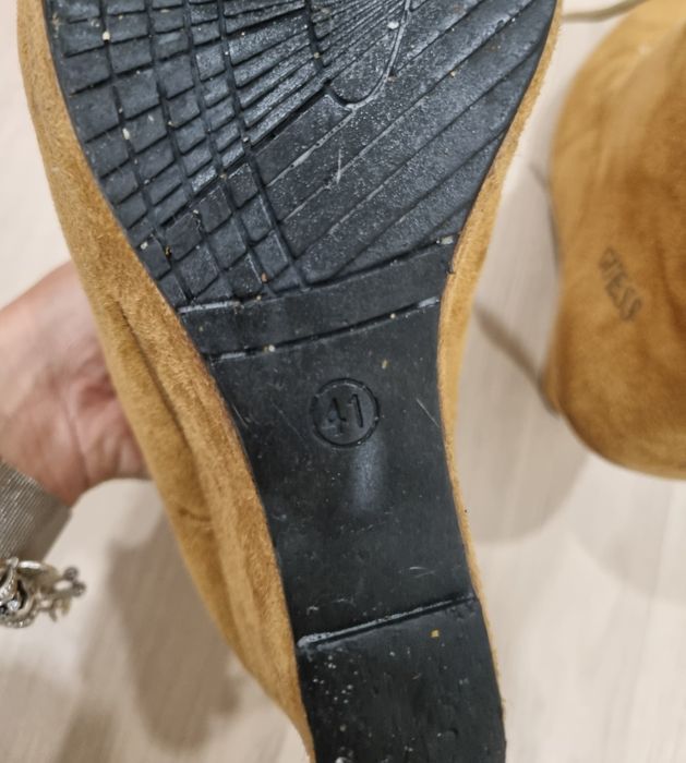 Botim camel com salto