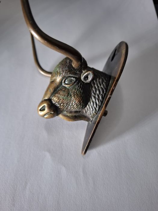 Вішак настінний у вигляді бика, метал