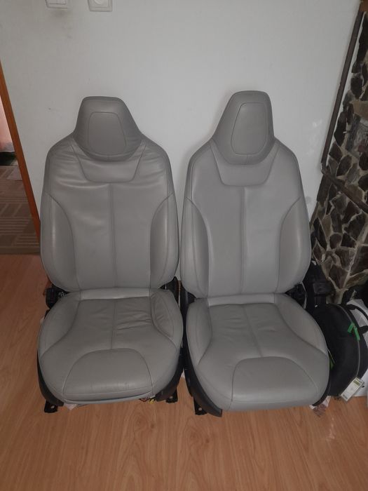Сидіння   Tesla.