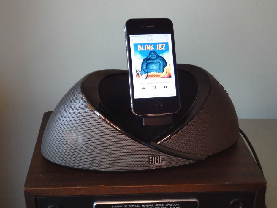 Głośnik JBL OnBeat Air + iPod 8GB