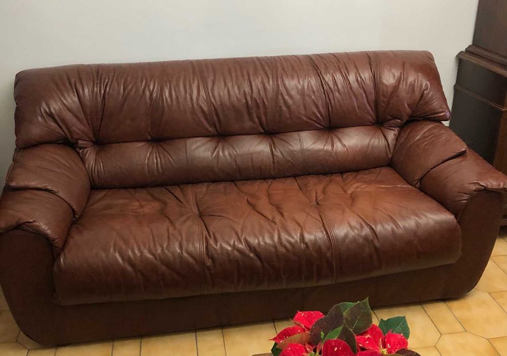 Ofereço sofá na compra de 2 poltronas individuais!