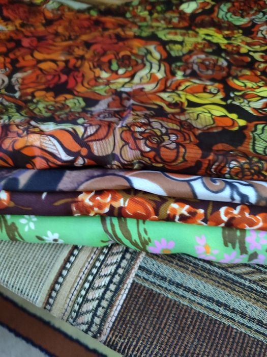 Продам 4 отреза ацетатный шелк новое