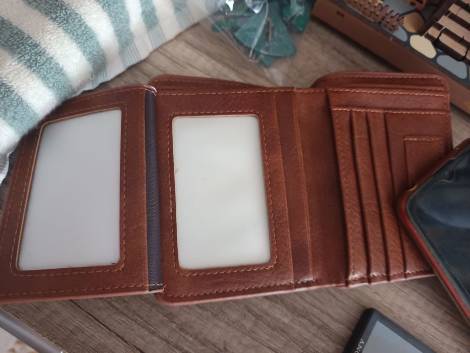 Vendo carteira nova para homem castanho bom estado
