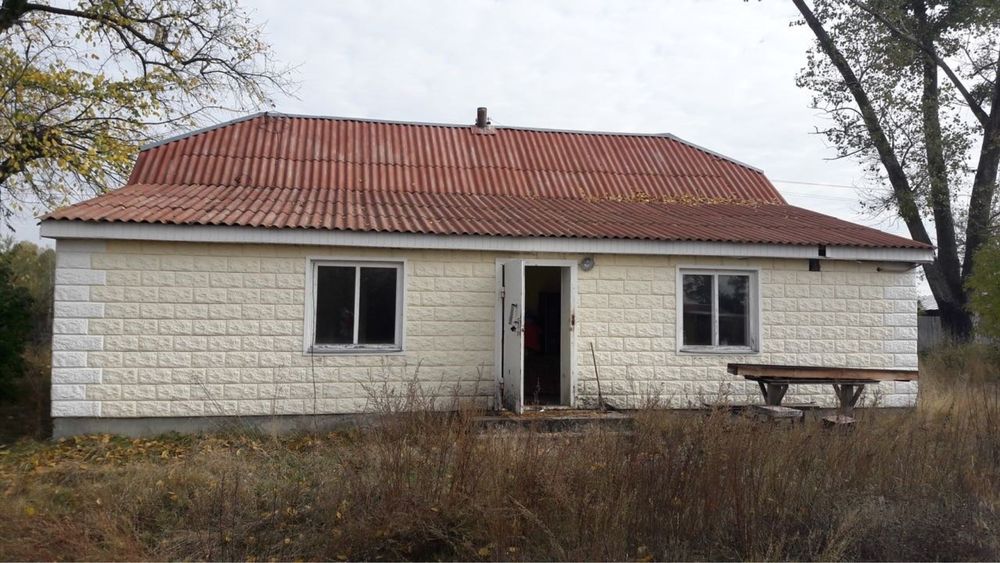 Втомились від сирен, вибухів та людей?Цей будинок для вас.Власник.