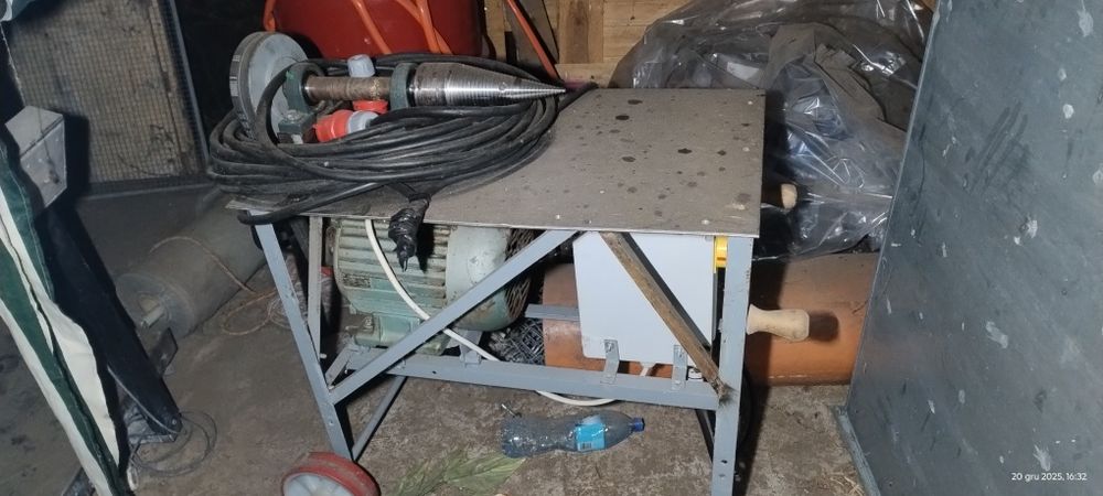 Świder do drewna, rębak, łuparka.