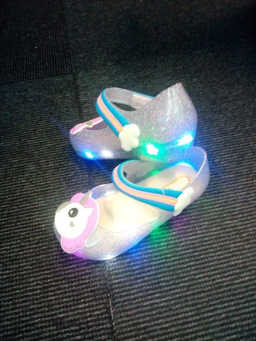 Sabrinas Unicórnio com LUZES - NOVOS - Tamanho 21-22 Portes incluídos