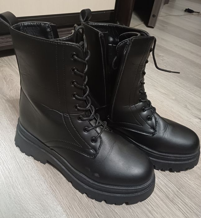 Нові кожані сапоги