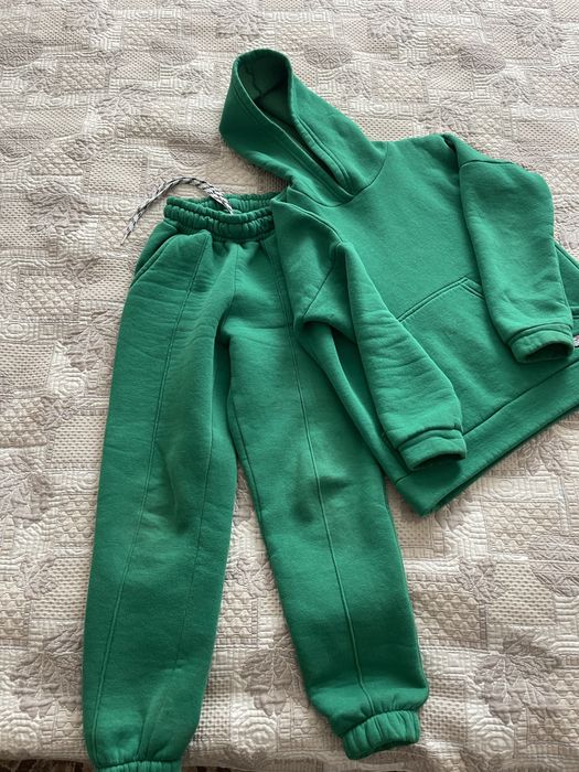 Костюм на флисе спортивный на девочку.Рост 128