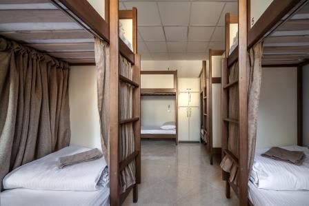 Новий сучасний хостел Острів в центрі Львова